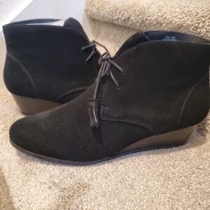 Crown Vintage Black Ankle Boots with Suede Finish